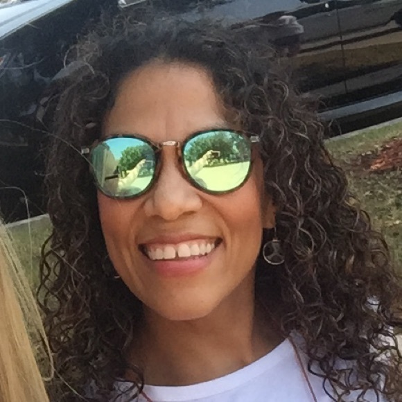 Meet your Posher, Ayna - Picture 1 of 1